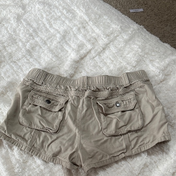 Aeropostale Women's Beige Cargo Shorts - Picture 4 of 9
